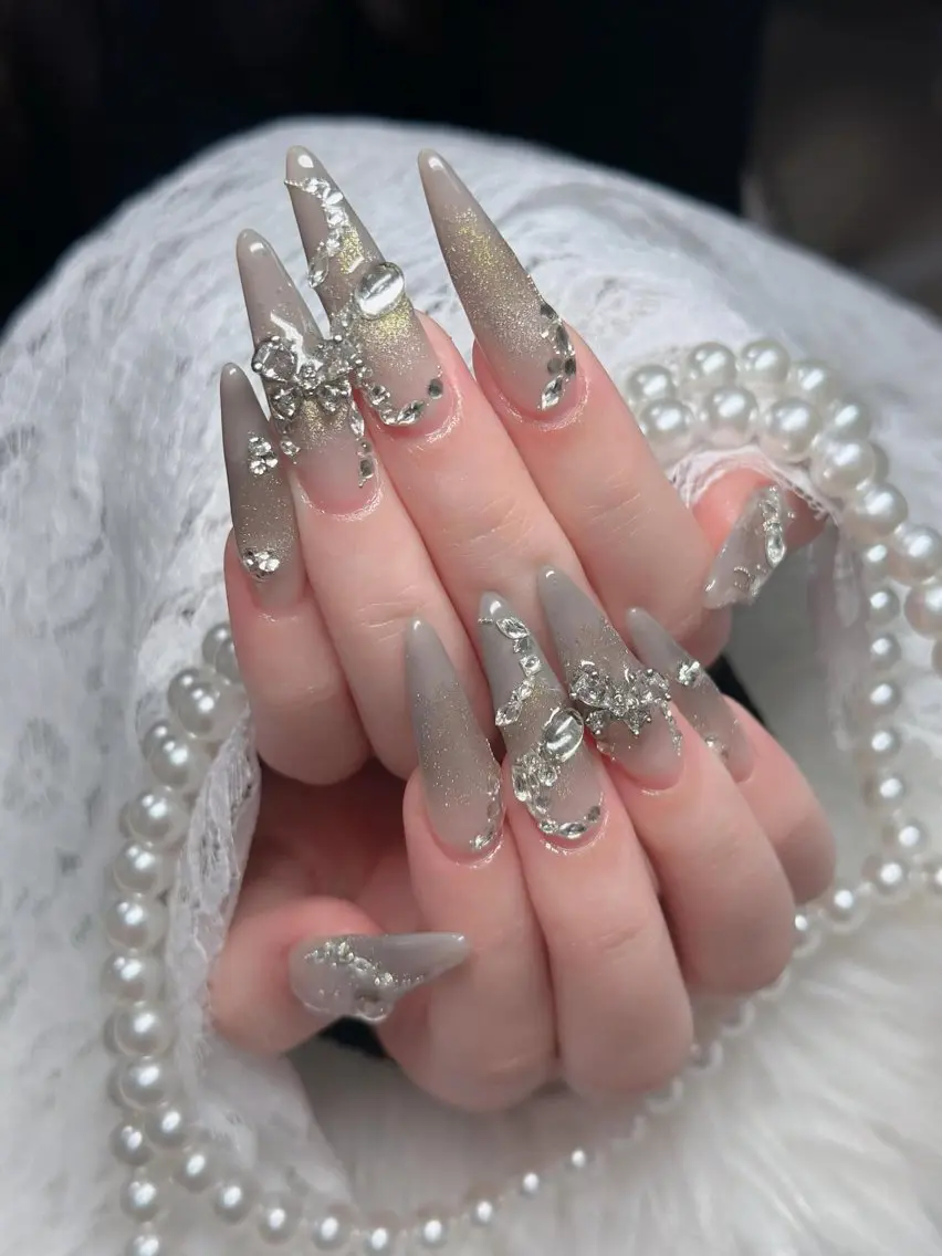 ネイル フレンチネイル ジェルネイル ガラスフレンチ ハロウィン ハート ハンドネイル H.baby Nail Salonのネイルデザイン