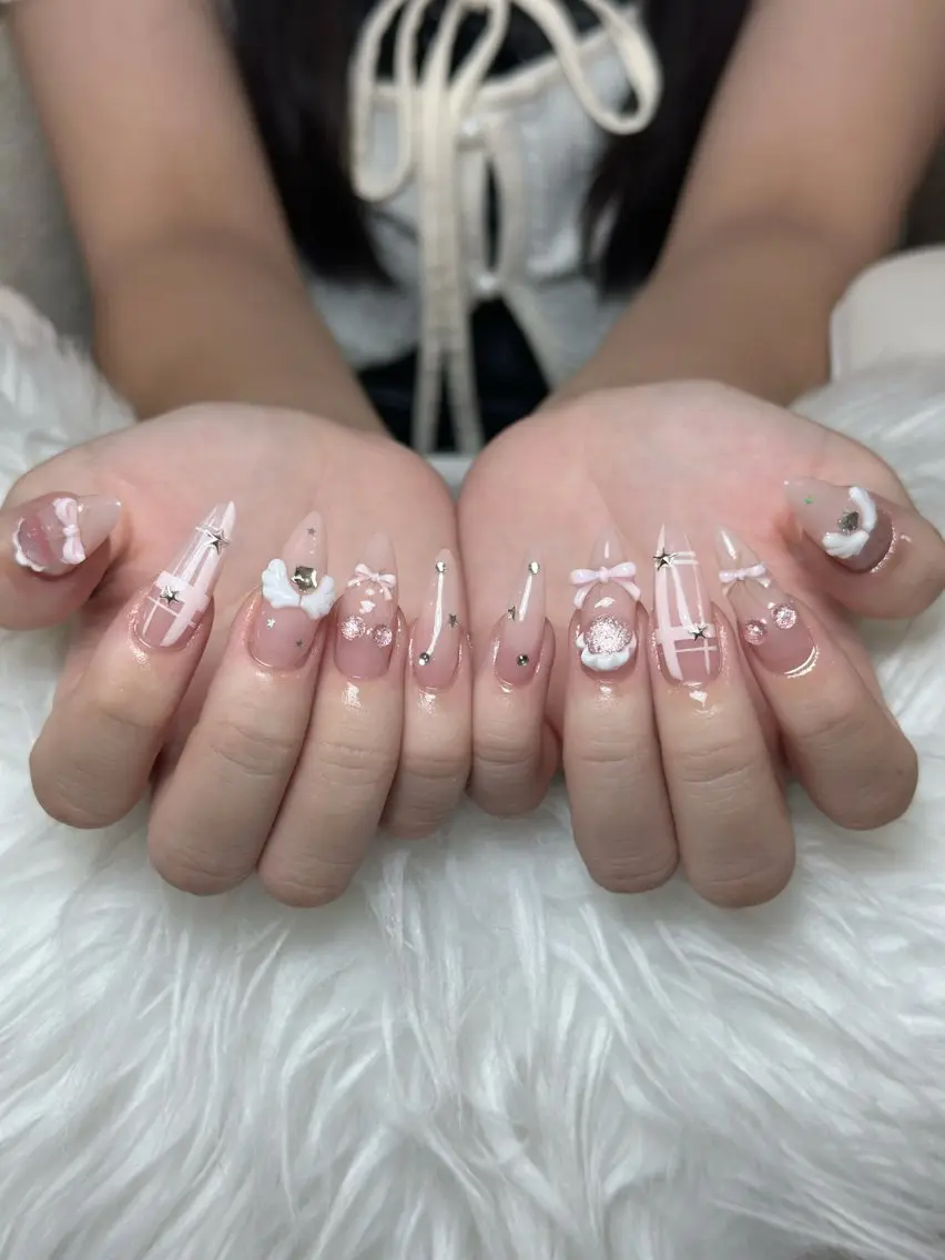 ネイル チークネイル ドット フレンチネイル グラデーション ハート ハンドネイル Julli NailStudioのネイルデザイン