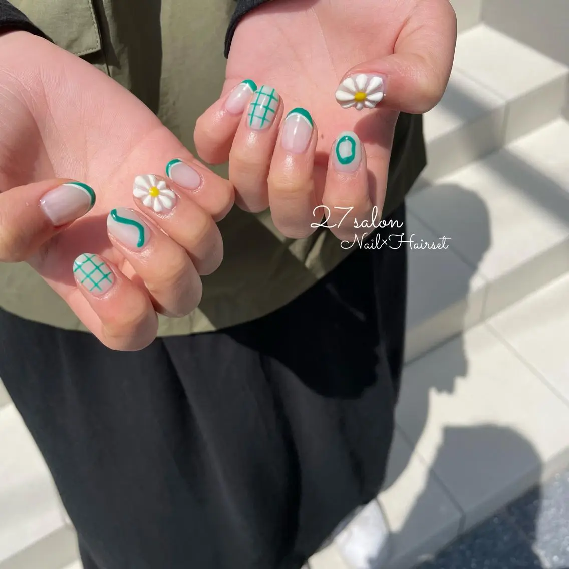 ネイル フラワーネイル ニュアンスネイル ぷっくりネイル 27salon yuinaのネイルデザイン