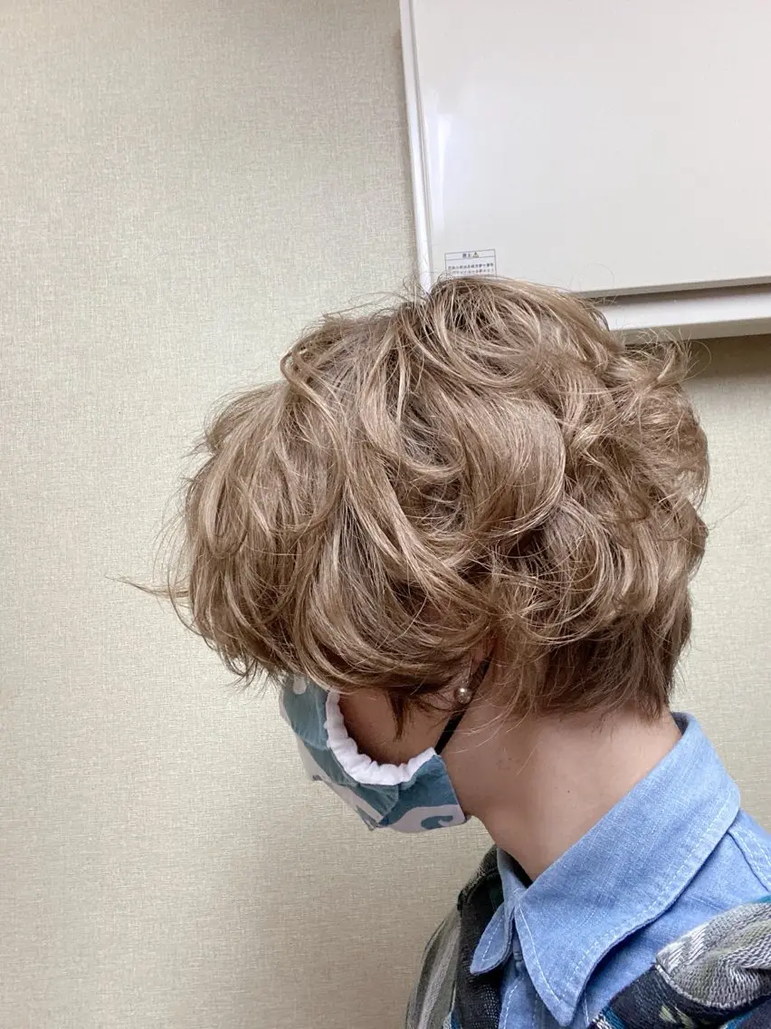 ミディアム メンズ ミディアムパーマ メンズブリーチ メンズハイトーン マッシュ メンズパーマ のべ だいちのヘアスタイル