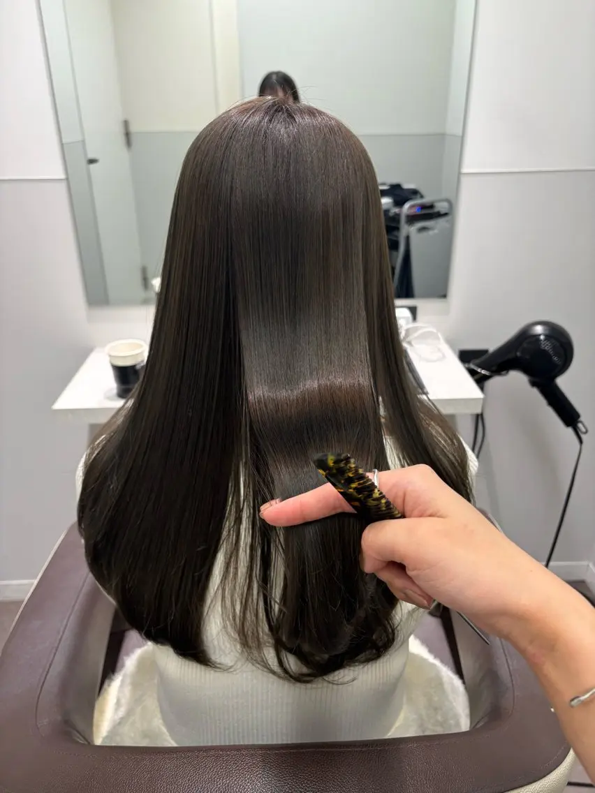 ロング カラー パーマ 縮毛矯正 カット 縮毛矯正 トリートメント しおじま あずみ🌷 ボブ•透明感カラーのヘアスタイル