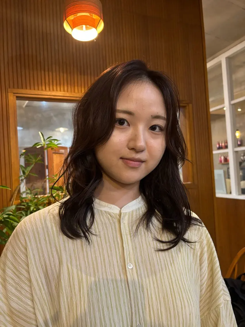ミディアム ヘアカラー トリートメント 透明感カラー ／emiのヘアスタイル