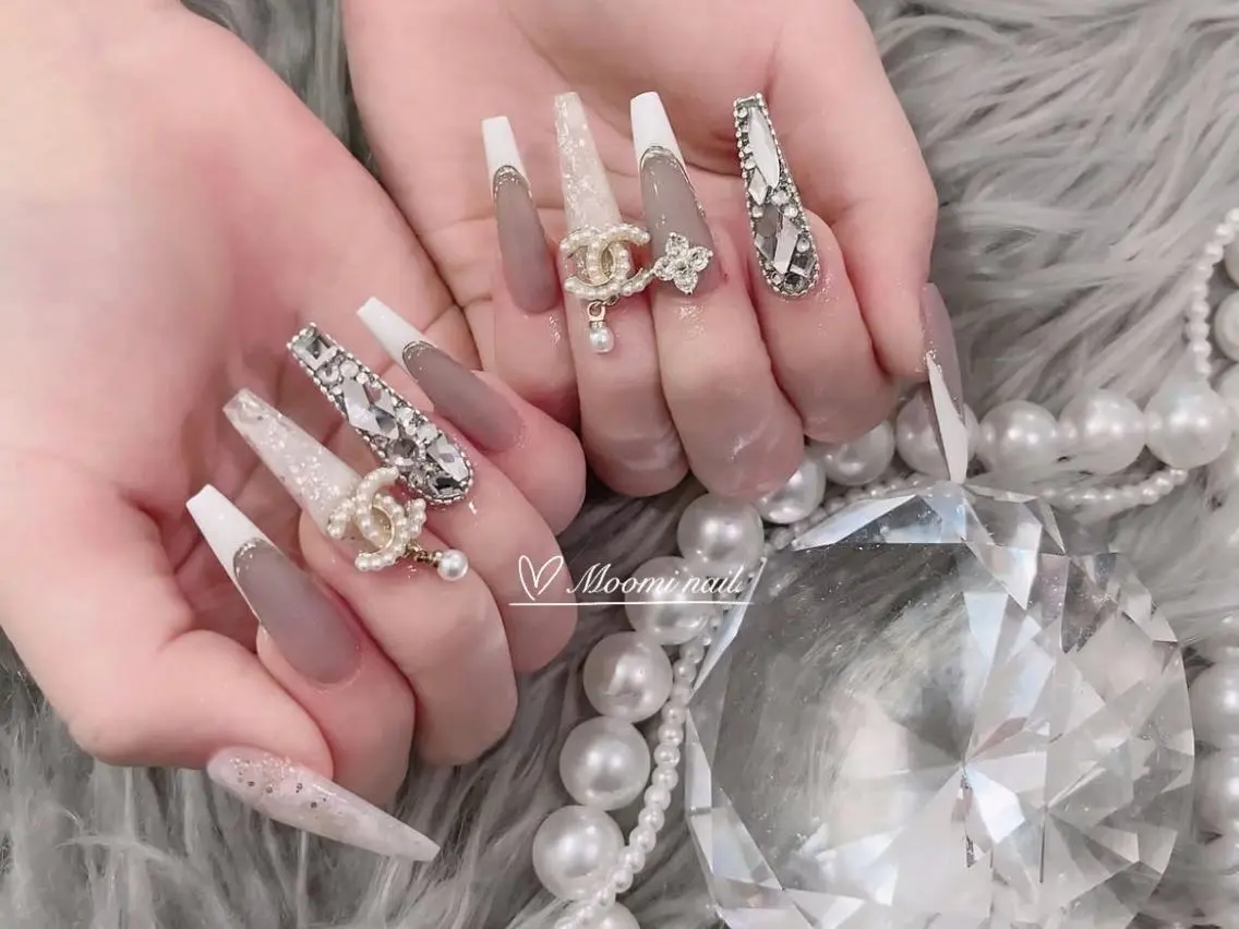 ネイル 成人式 長さ出し フットネイル フレンチネイル ジェルネイル moomi nail スカルプ専門のネイルデザイン