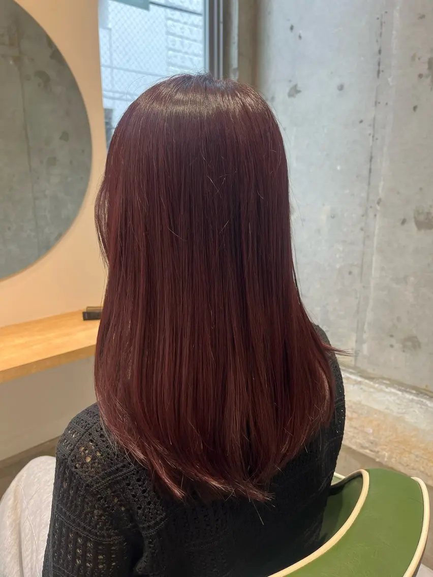 ミディアム カラー 三浦 祐里のヘアスタイル