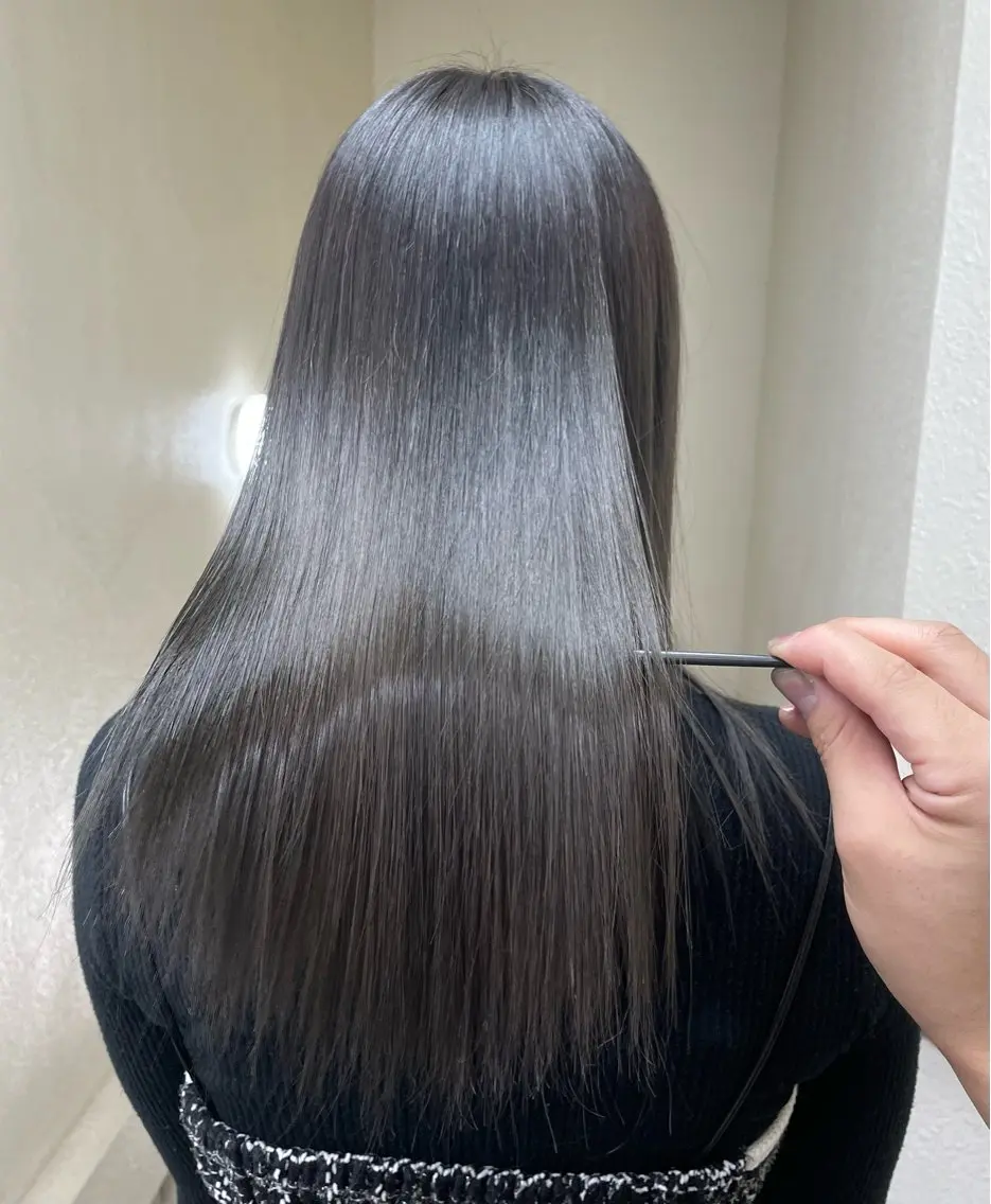 ロング カラー 黒髪 ブリーチ ダークグレー カット ヘアカラー トリートメント RIKU 髪質改善/縮毛矯正のヘアスタイル