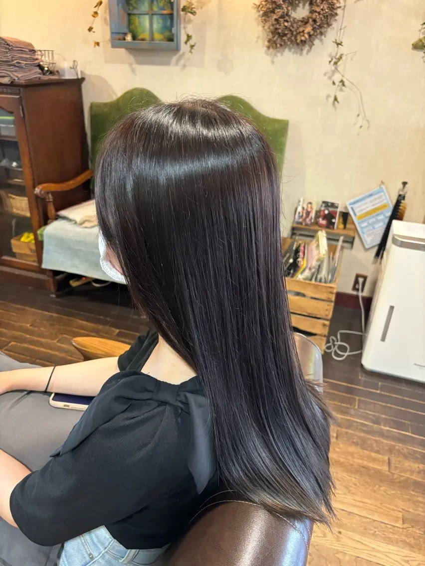 【ブリーチなし】寒色系🩶低彩度ダブルカラー+oggiottoベーシックトリートメントの写真