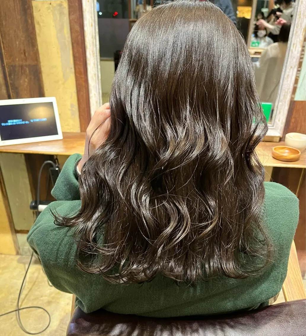 カラー オリーブカラー えんぐちとも／透明感 カラー／博多ボブのヘアスタイル