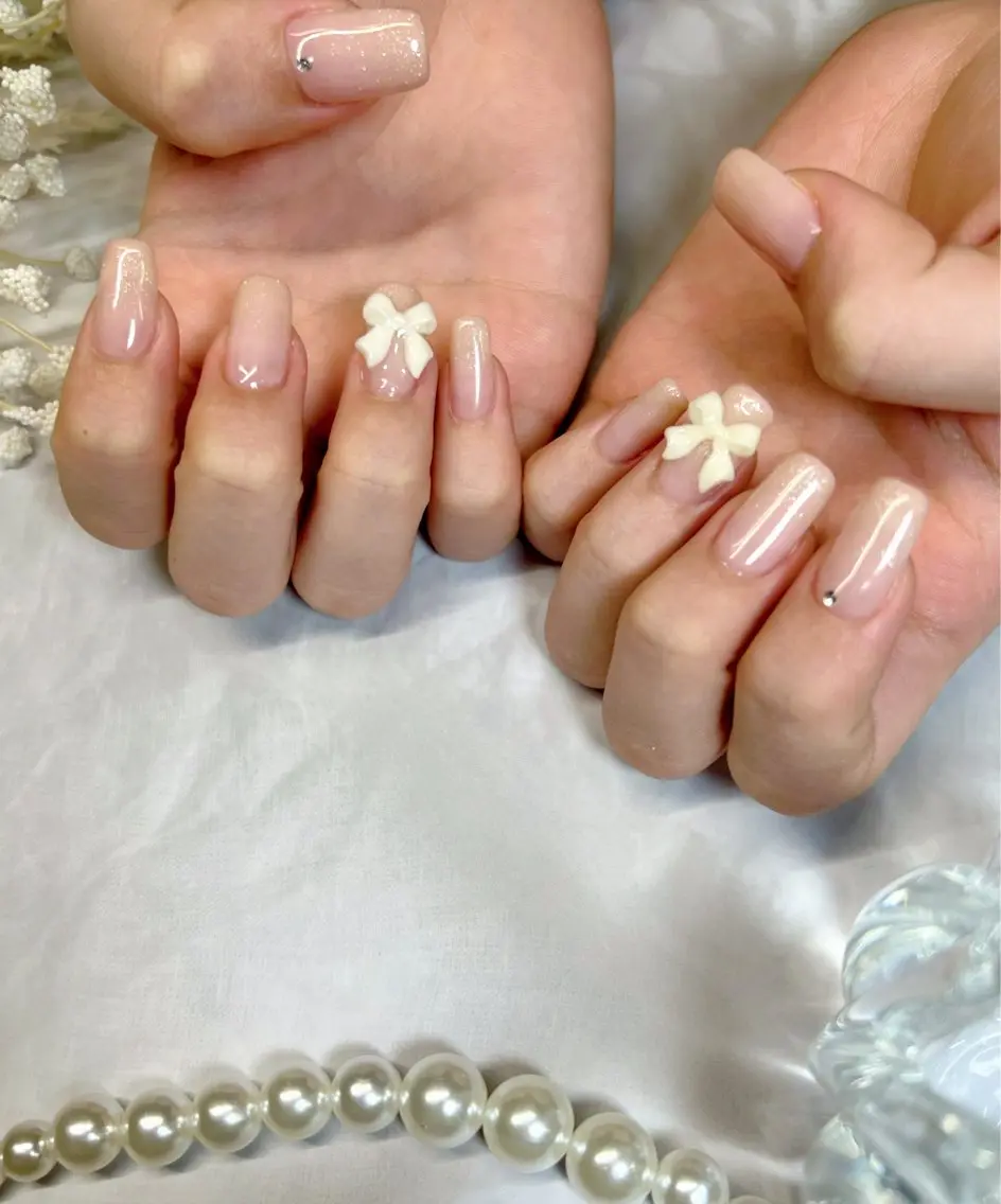 ネイル グラデーション ワンカラーネイル リボン ストーンネイル ハンドネイル 🫧NAIL Leone🫧のネイルデザイン