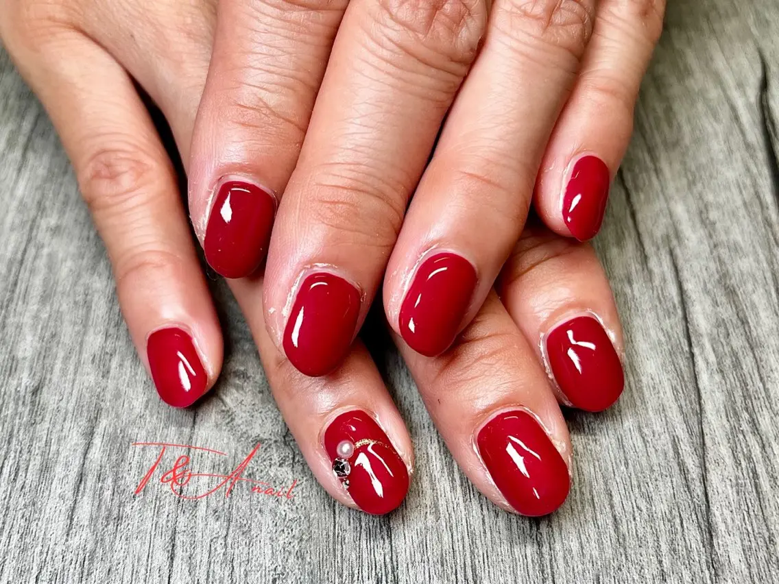 ネイル ジェルネイル ワンカラーネイル 赤色 スカルプネイル ショートネイル T&A nailのネイルデザイン