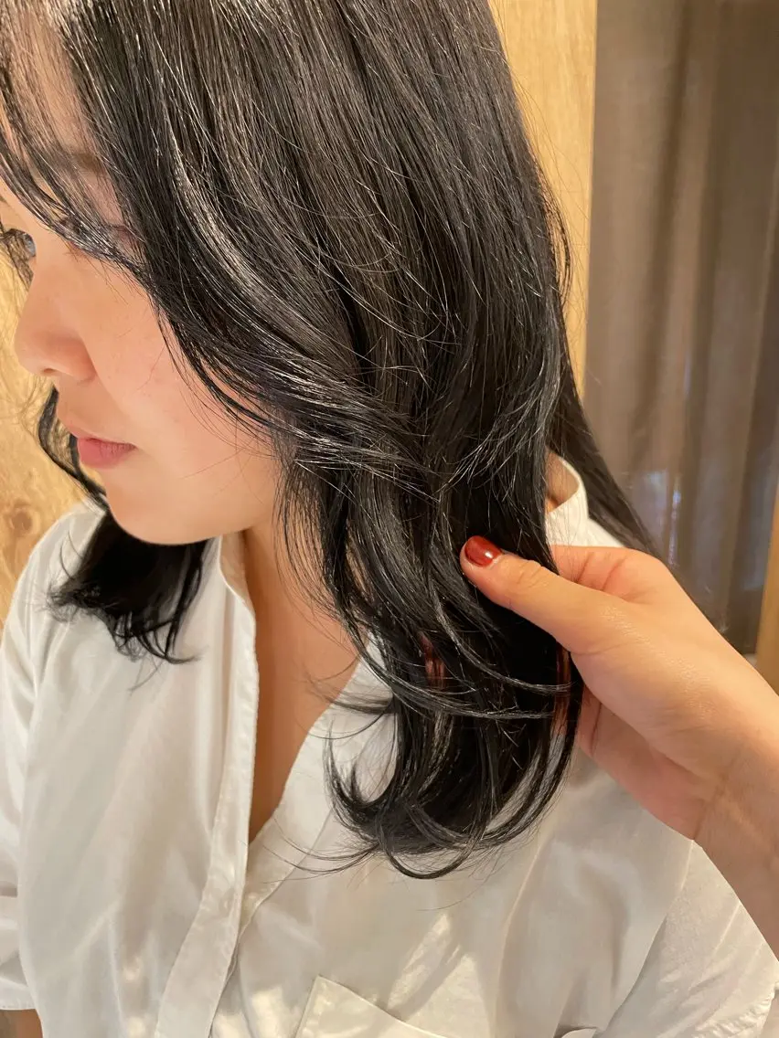 セミロング タニ アカリのヘアスタイル