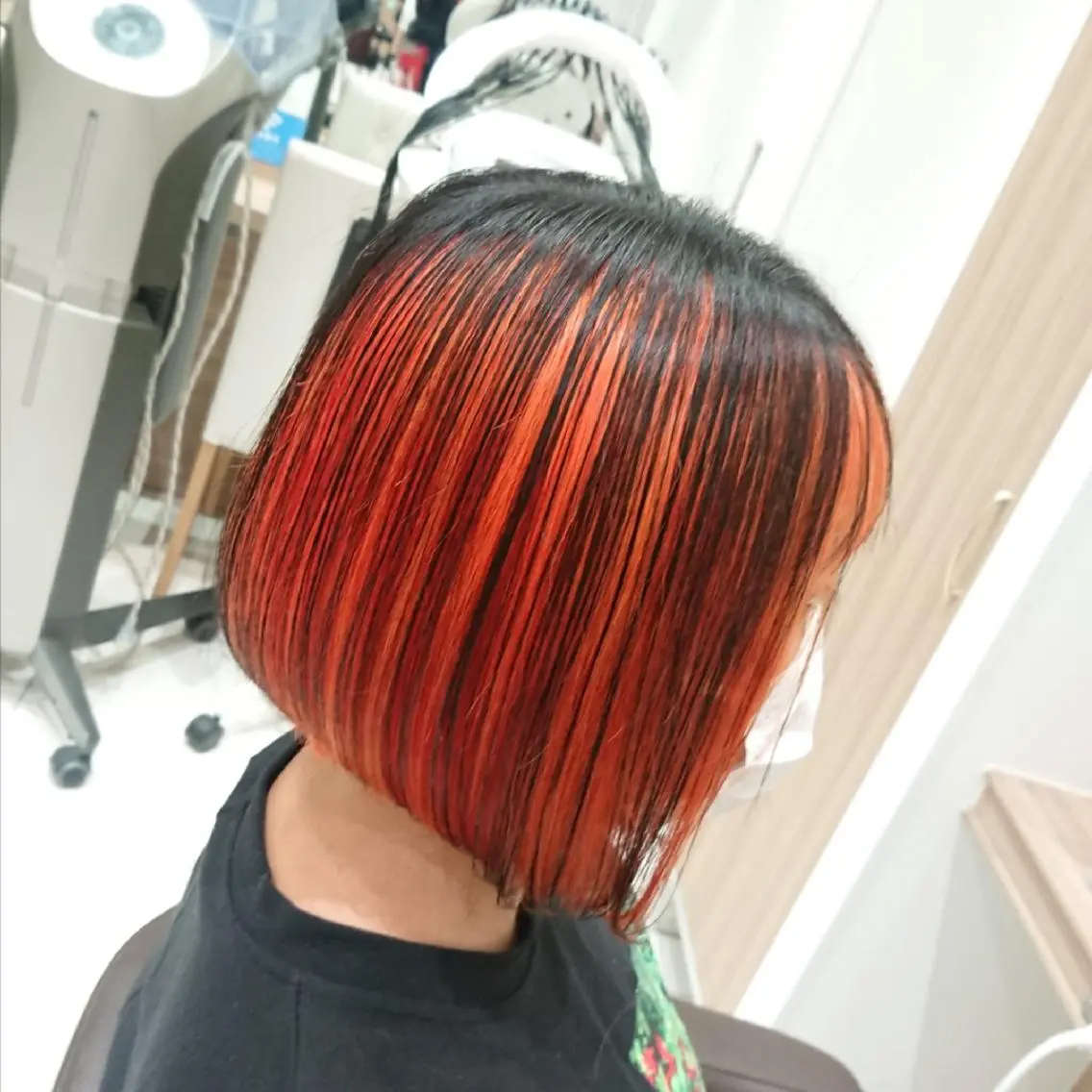 ショート カラー 黒髪 インナーカラー オレンジ ウルフカット/デザイ ンカラー/あらげのヘアスタイル