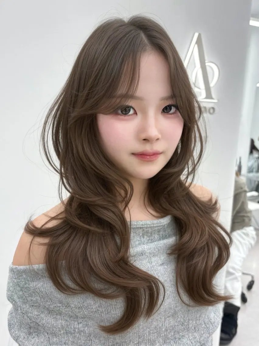 ロング ロングレイヤー 韓国風ヘア レイヤーカット ロング 小顔カット 韓国ヘア／レイヤー／ 顔周り🎀もかのヘアスタイル