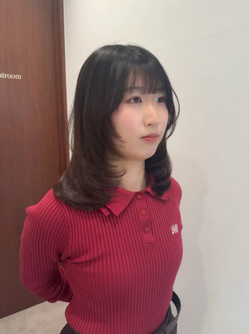 ミディアム カラー ヘアアレンジ ブリーチ ダブルカラー イヤリングカラー イルミナカラー ブリーチなしカラー カット ヘアカラー トリートメント 立川レイヤー 透明感カラーaoiのヘアスタイル