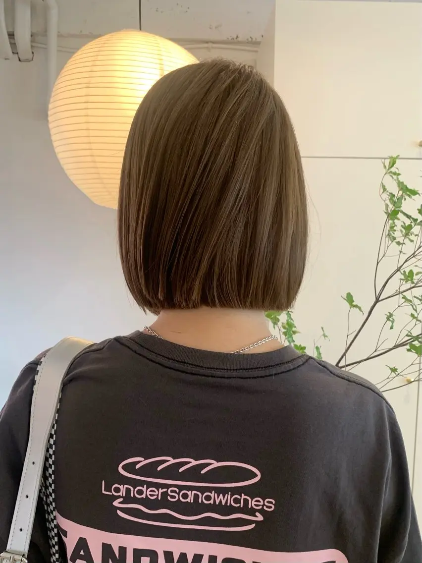 ショート カラー ベージュカラー オリーブベージュ ボブ 落合希 Olivebeigeのヘアスタイル