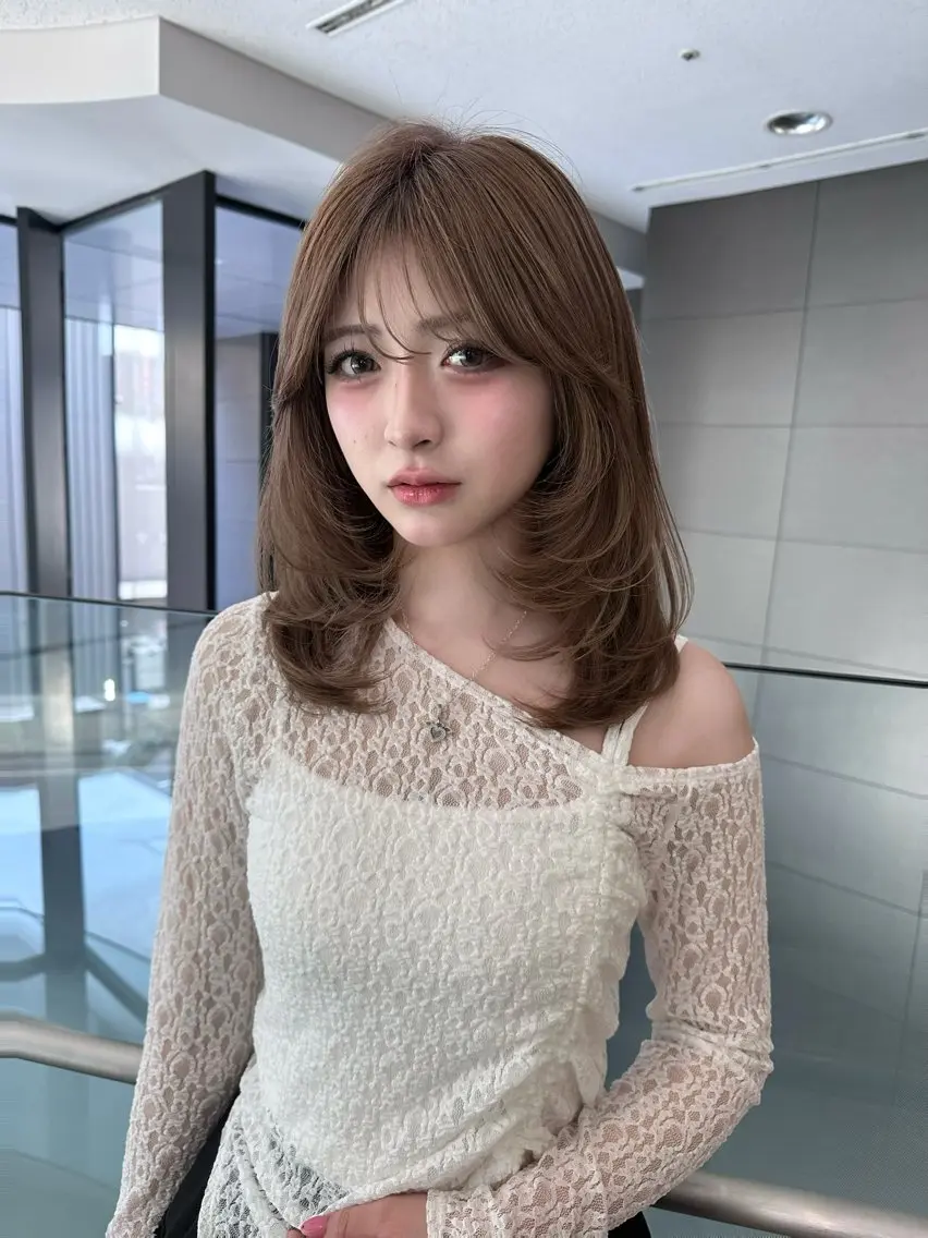 ミディアム カット 'AXIS Nanamiのヘアスタイル