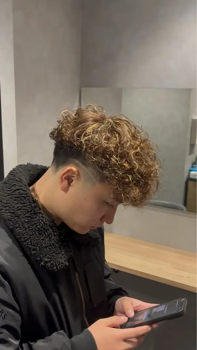 ミディアム カラー パーマ メンズ スペインカール 心斎橋メンズパーマ 一樹のヘアスタイル