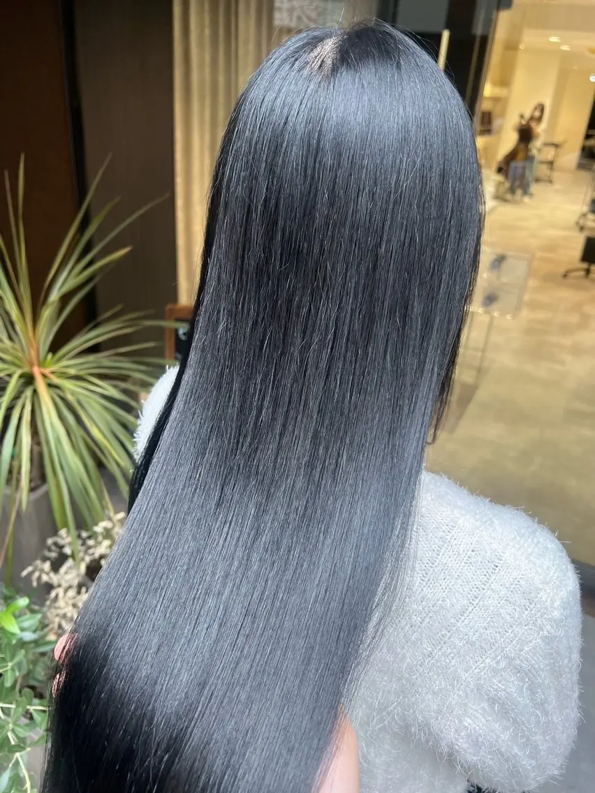 ロング ヘアカラー トリートメント 美髪矯正/髪質改善 /透明感ある艶カラーのヘアスタイル