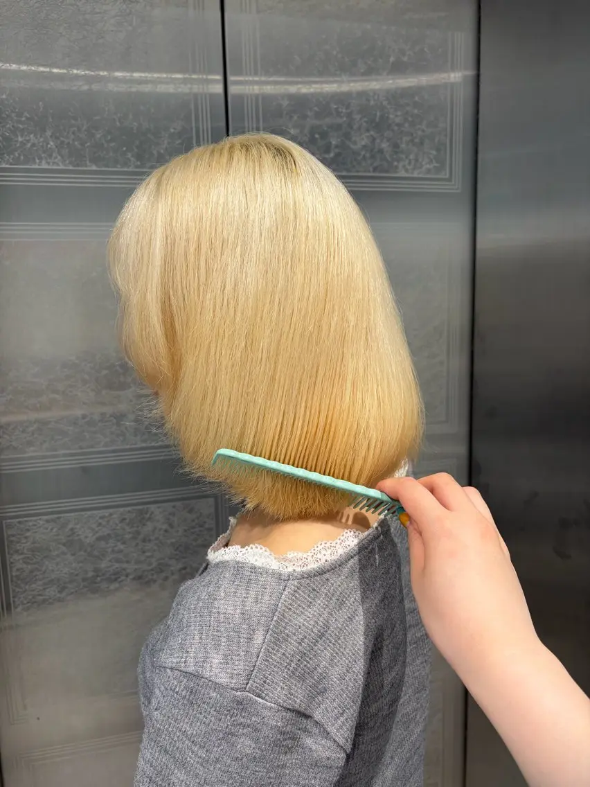 ミディアム カラー ブリーチ 抜きっぱなしブロンド ヘアカラー なりた るいのヘアスタイル