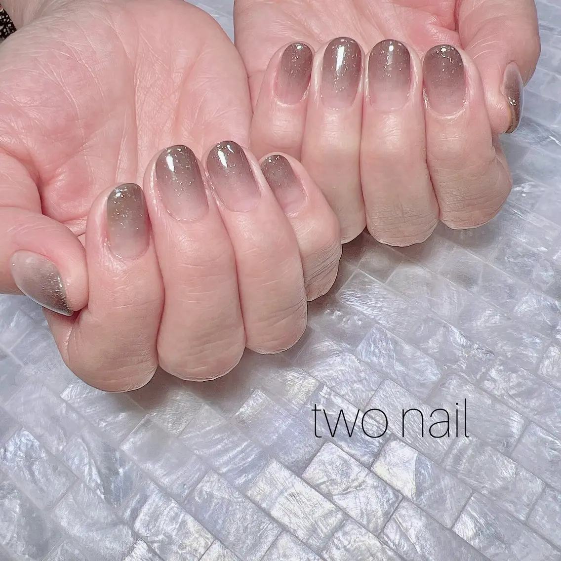 ネイル キラキラネイル ネイルチップ ホワイト ハンドネイル two nailのネイルデザイン