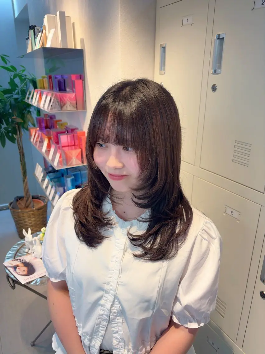 ミディアム レイヤーカット トリートメント カット トリートメント 松井 千夏のヘアスタイル