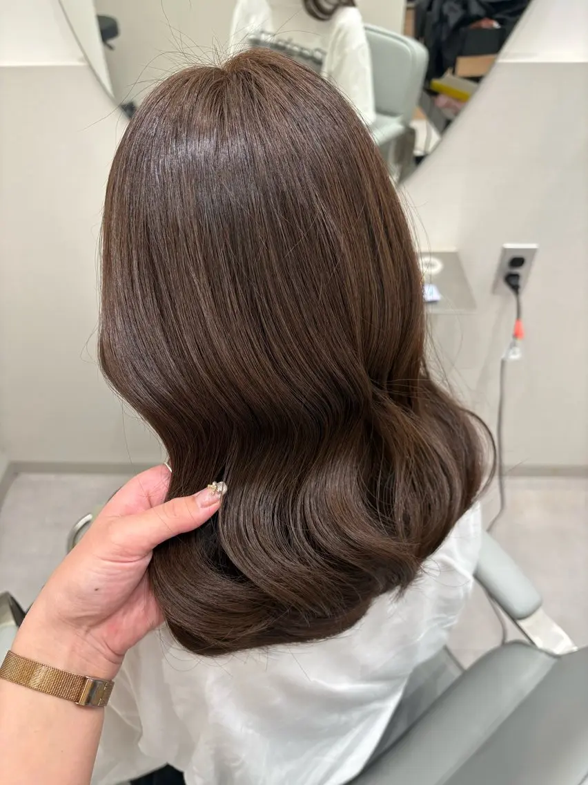 ミディアム カラー ヘアアレンジ カット ヘアカラー トリートメント 暖色韓国ヘア🤍 保科侑花のヘアスタイル