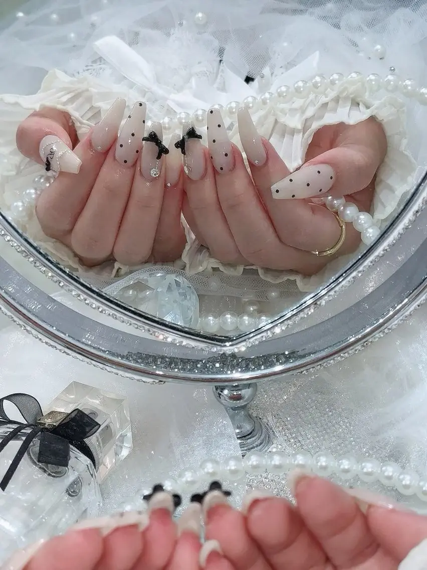 ネイル フレンチネイル キラキラネイル 韓国ネイル シンプルネイル ワンホンネイル ハンドネイル MEI Nailのネイルデザイン