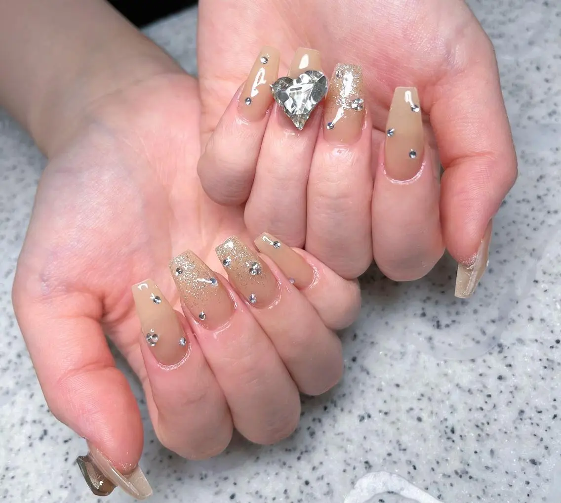 ネイル 長さ出し ネイルチップ Queens PUPUのネイルデザイン