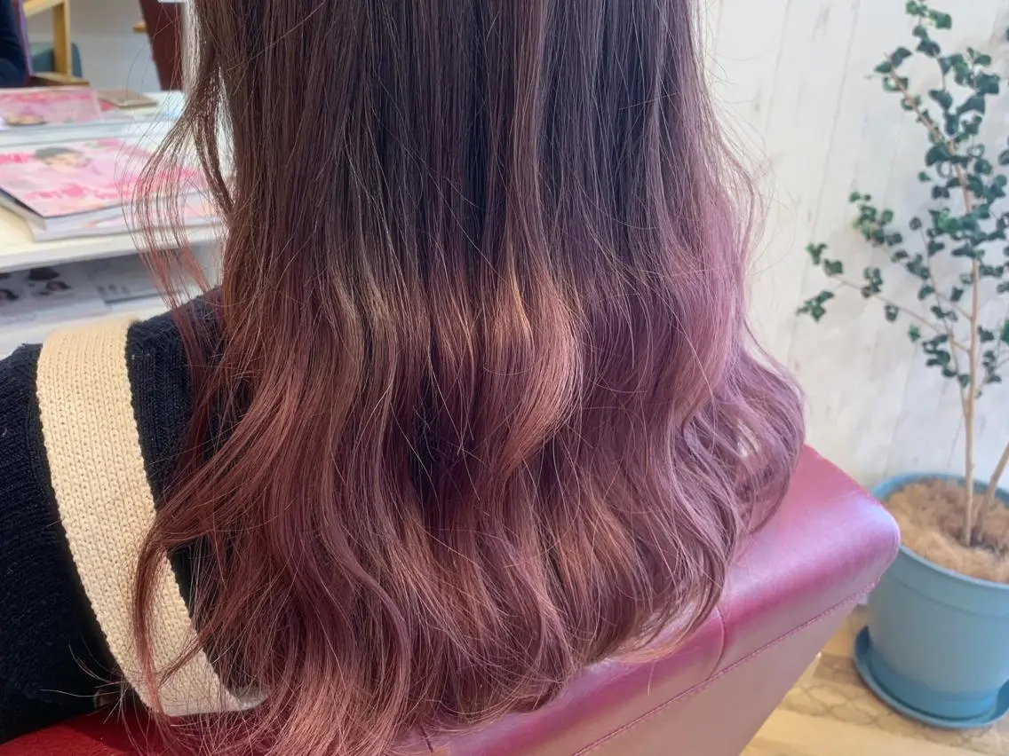 ロング カラー グラデーションカラー ピンクカラー ピンクパープル パープルカラー 工藤 萌香のヘアスタイル