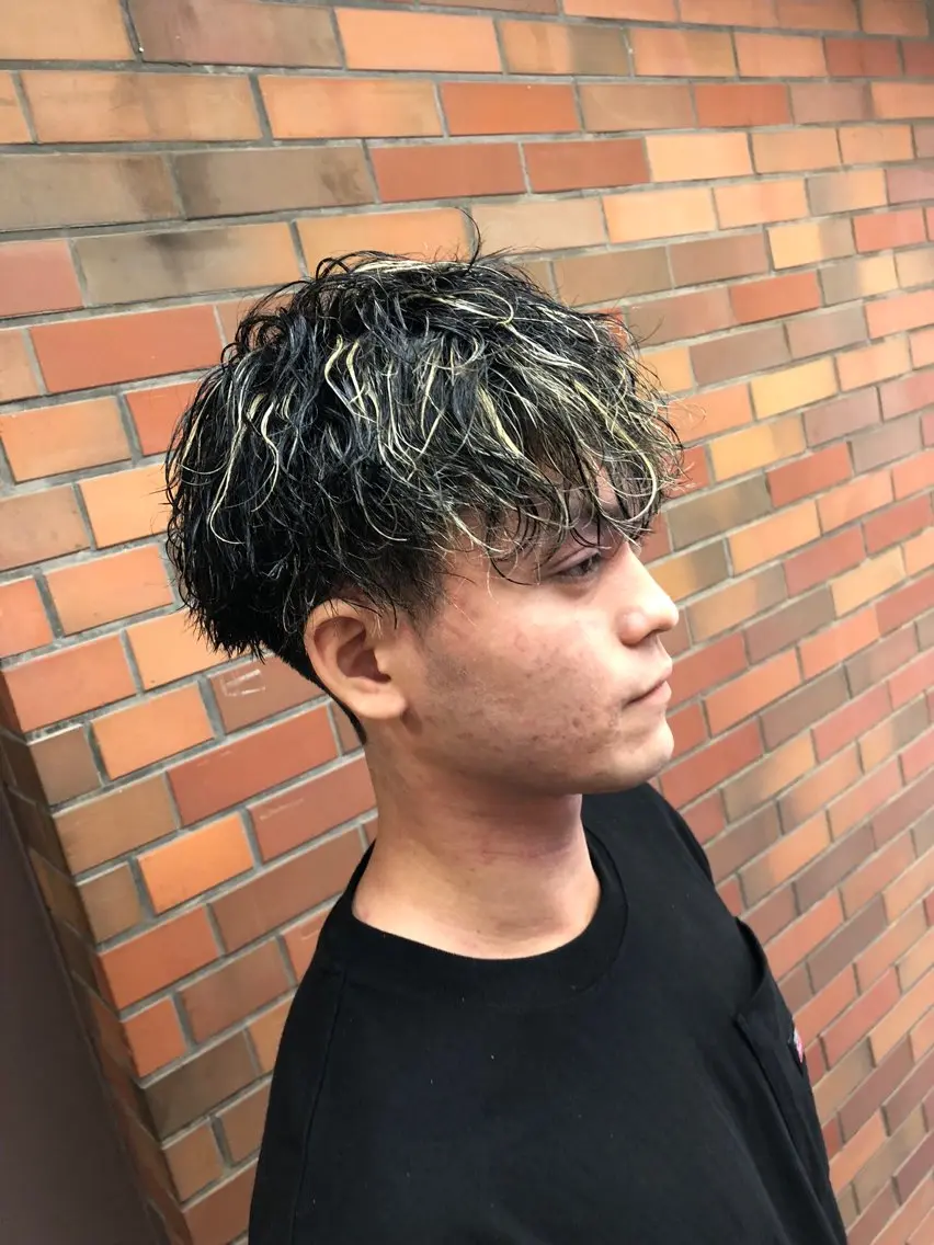 カラー パーマ メンズ メンズメッシュ 波巻きパーマ メッシュ カット ヘアカラー パーマ TOSHIKI| 上福岡メンズ|副店長のヘアスタイル