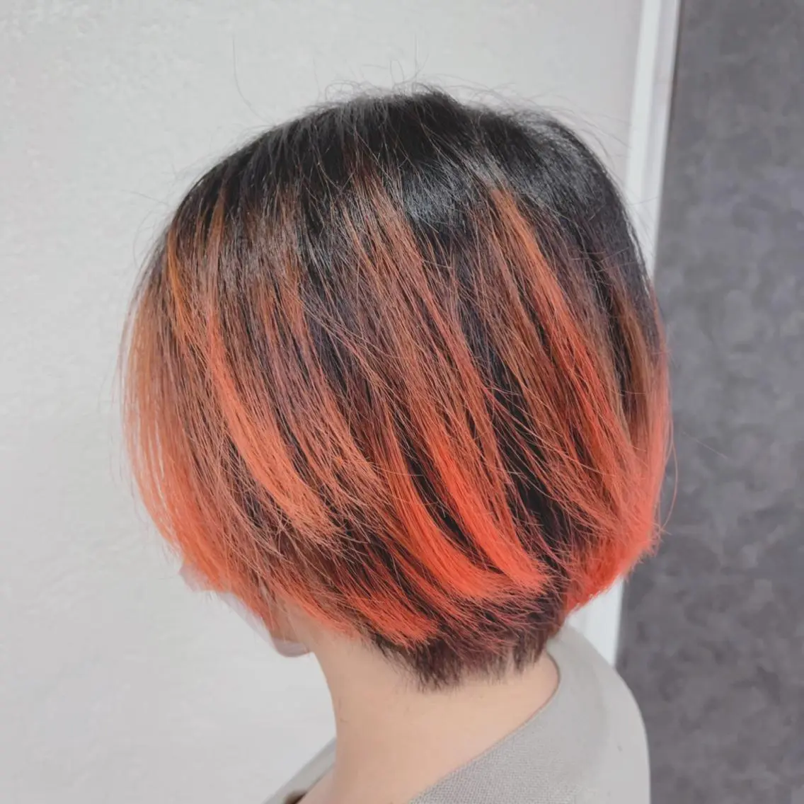 ショート カラー グラデーションカラー オレンジ カット ヘアカラー 槙川 郁弥のヘアスタイル