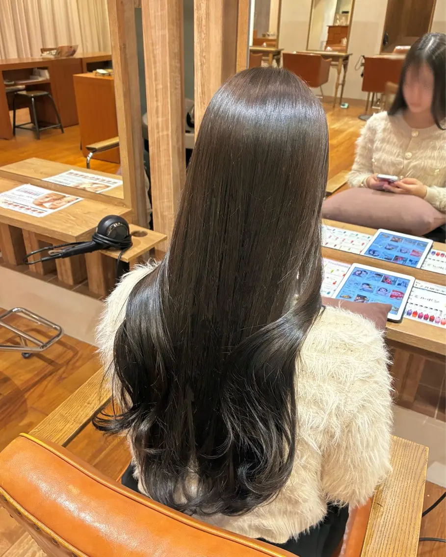 ロング カラー 山本 睦のヘアスタイル