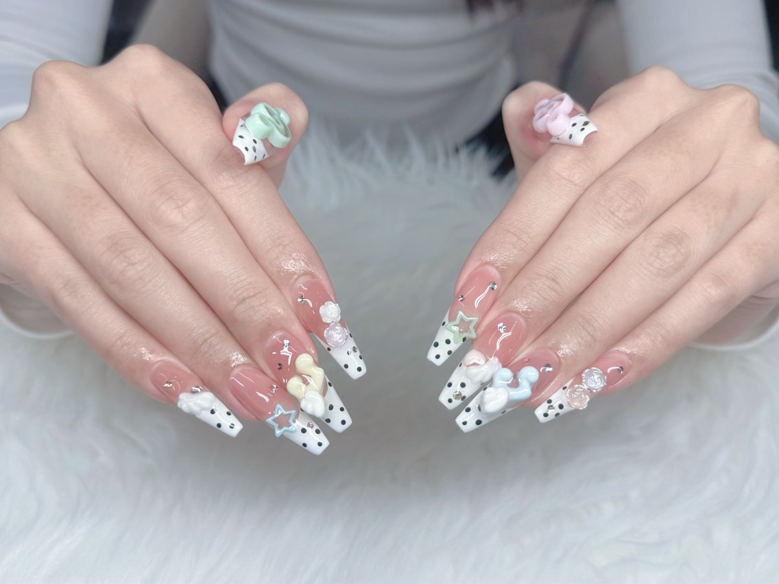 ネイル フレンチネイル ロングネイル シンプルネイル ネイルチップ ホワイト ハンドネイル GOHOUBI Nail 心斎橋店のネイルデザイン