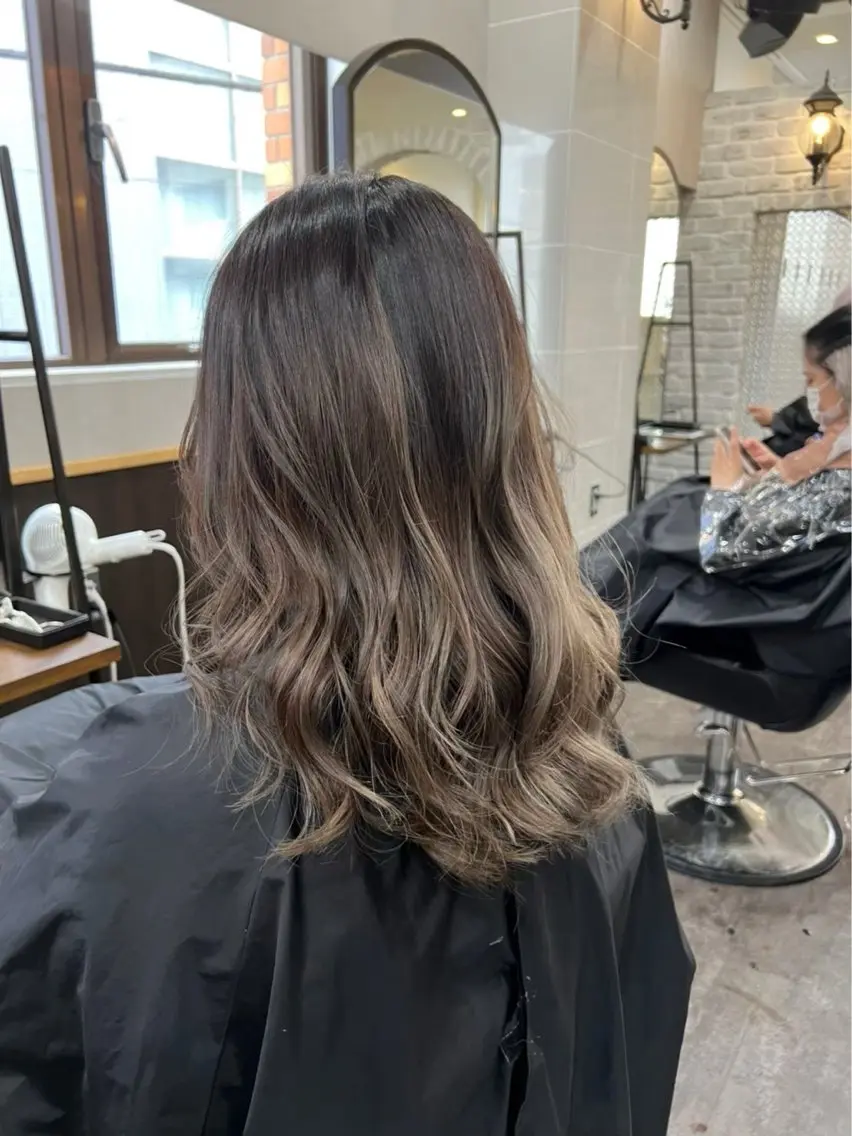 セミロング 艶カラー✨️派手髪 🦄renのヘアスタイル