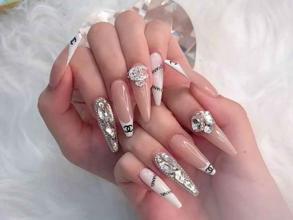 ネイル アニマル柄 ボルドー ブラウン チークネイル フレンチネイル ハンドネイル Rin Nail 新大久保店のネイルデザイン