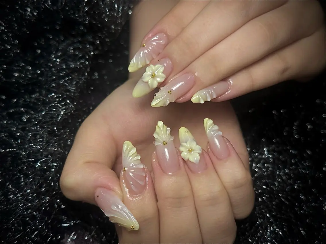 ネイル 成人式 フラッシュネイル フレンチネイル ジェルネイル グラデーション ハンドネイル Umiko🪆 Nailのネイルデザイン
