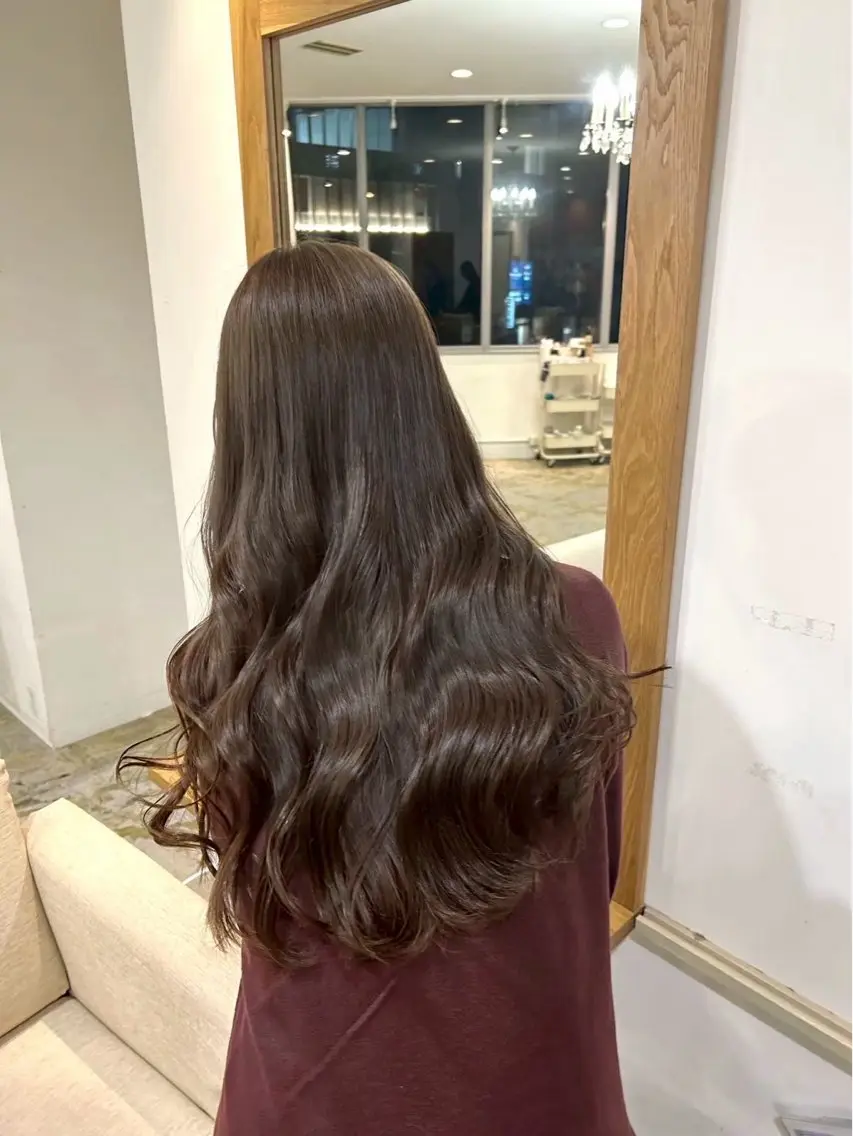 ロング カラー 花城 七海のヘアスタイル