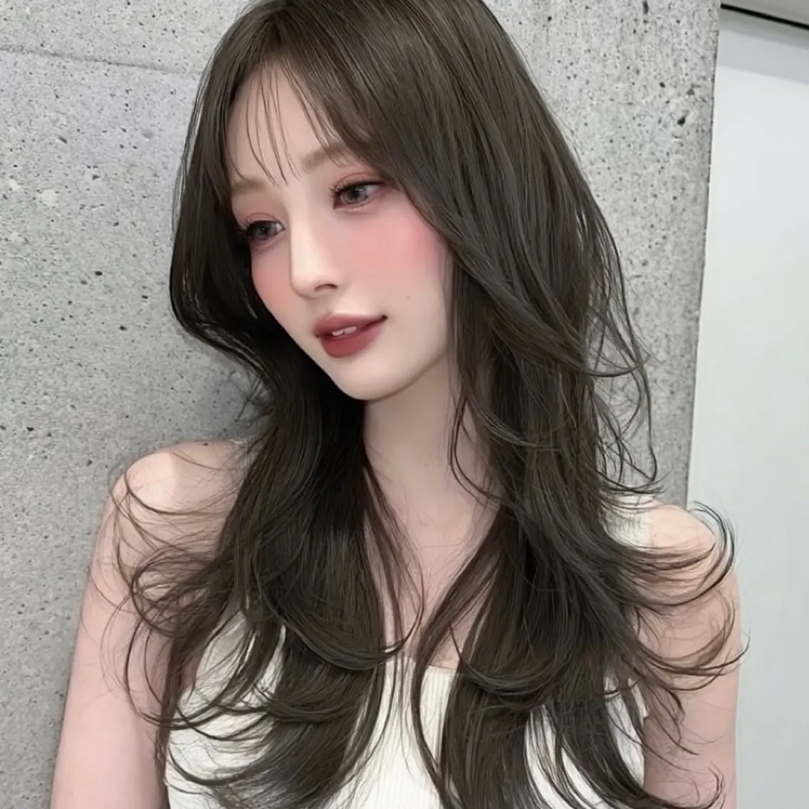 セミロング くびれヘア 髪質改善 韓国風ヘア 縮毛矯正 トリートメント 髪質改善／レイヤー ／透明感カラー／真央のヘアスタイル