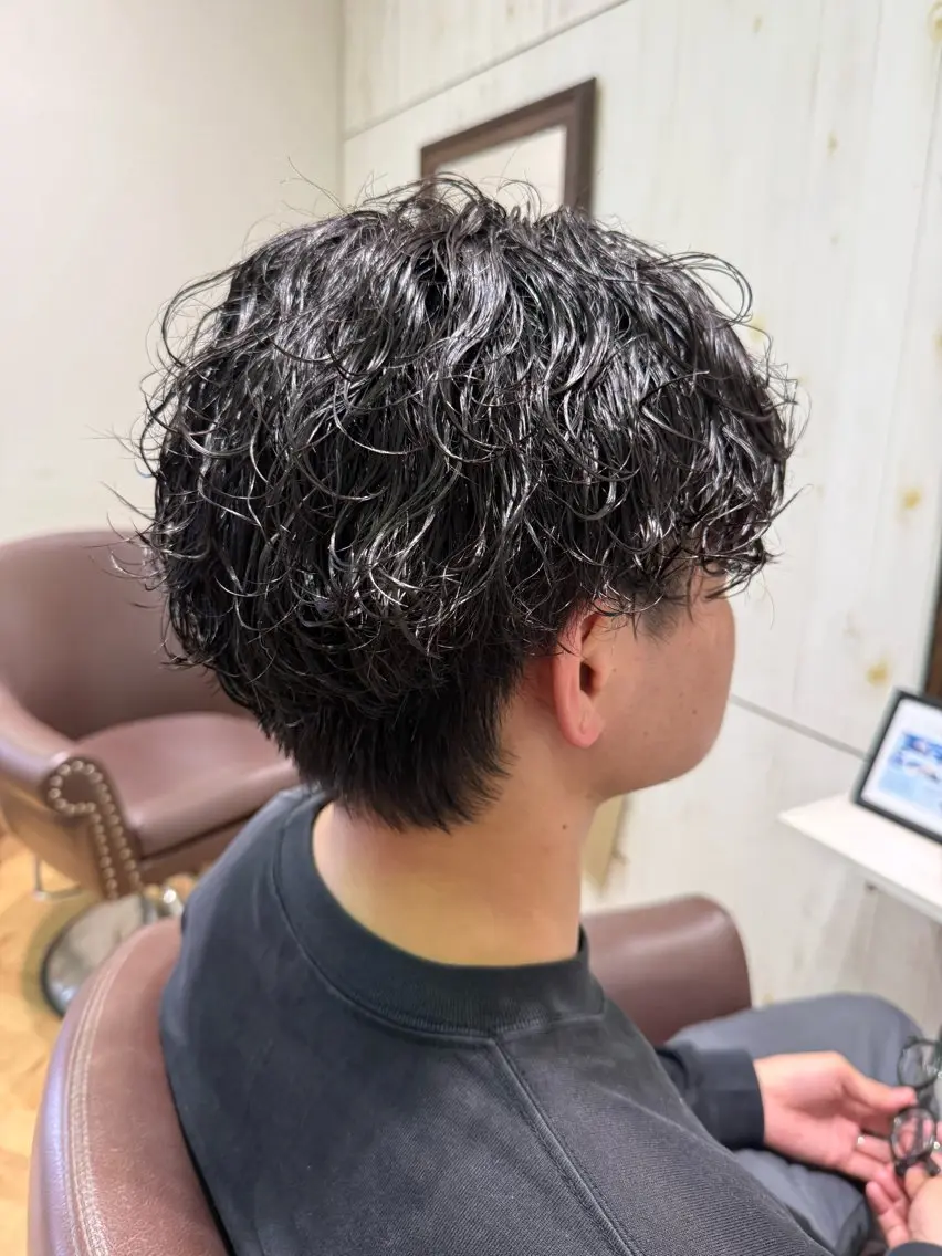ショート パーマ メンズ メンズパーマ シャドーパーマ 波巻きパーマ 伸ばしかけ 溝口 槙里也のヘアスタイル