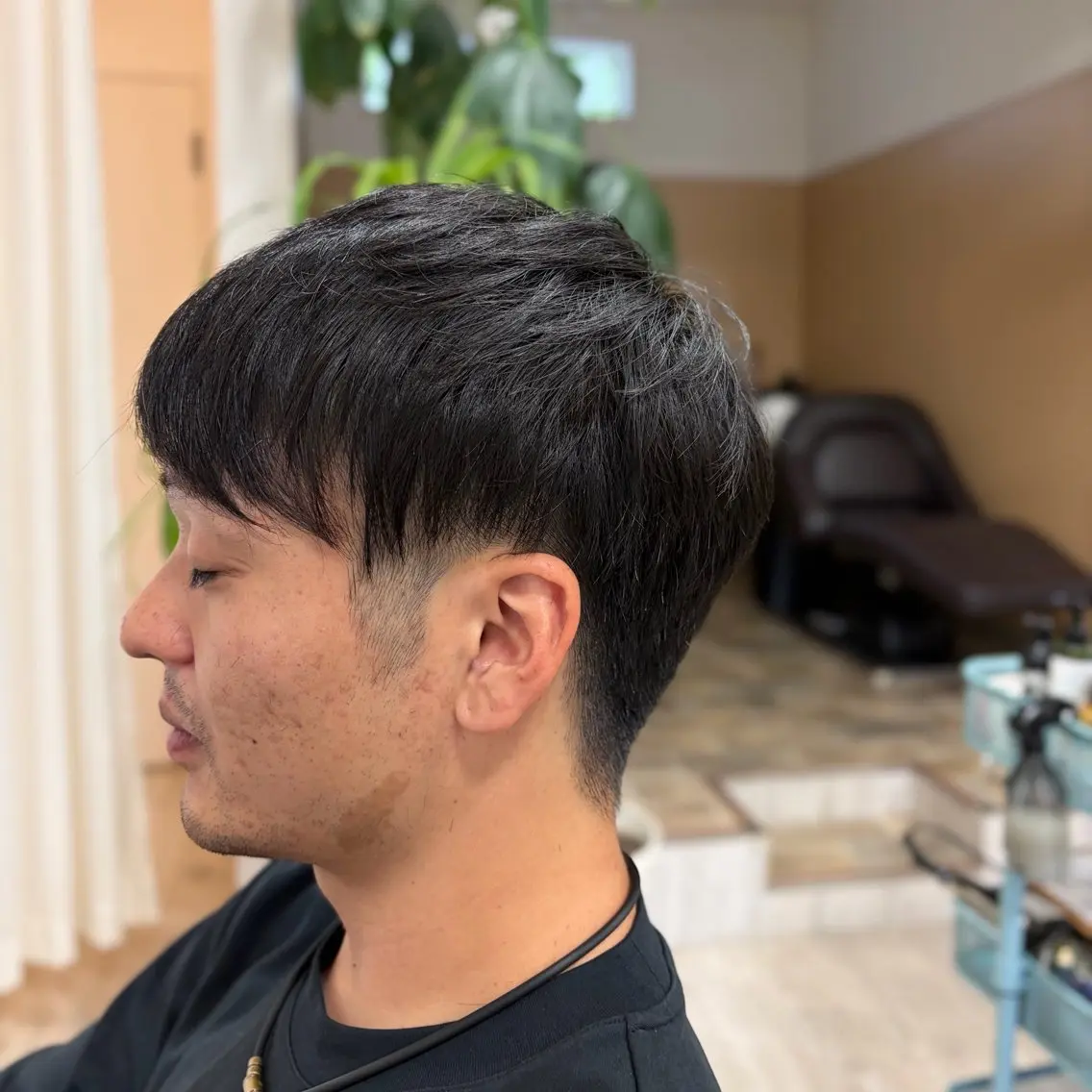 ショート メンズ センターパート マッシュ 刈り上げ ショートヘア ユウナ /メンズカットモデルのヘアスタイル