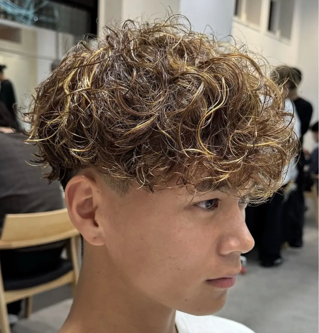 カラー パーマ メンズ センターパート マッシュ メンズパーマ プードルパーマ メンズツイストパーマ カット ヘアカラー パーマ 仙台波巻きパーマ/ fifth/遠藤楓雅のヘアスタイル