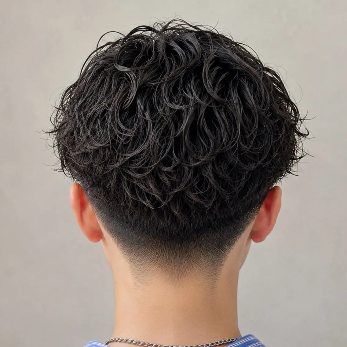ミディアム パーマ メンズ マッシュ 波巻きパーマ カット パーマ メンズ特化カットパー マカラー坂田柊のヘアスタイル