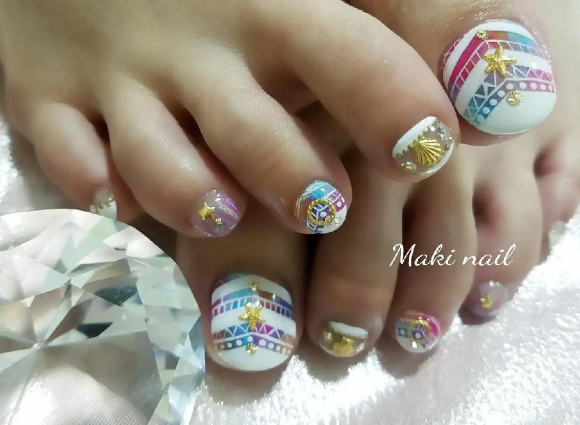 ショート ネイル フットネイル ･:*+.✳︎˚✧₊ MAKI NAILのネイルデザイン