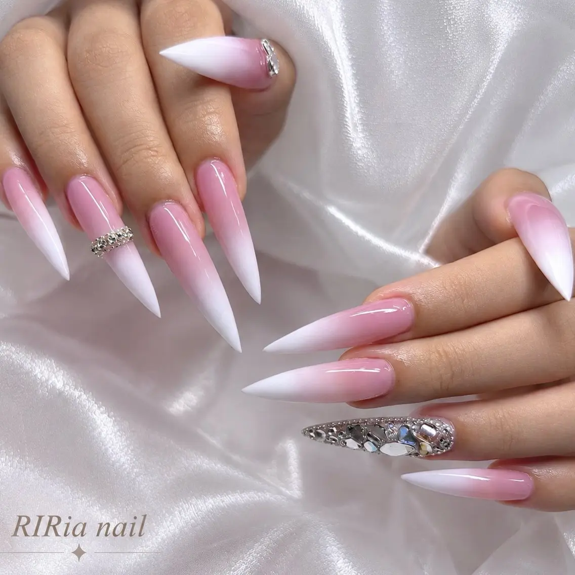 ネイル ロングネイル ピンク ホワイト ハンドネイル 🎀RIRia nail🎀のネイルデザイン
