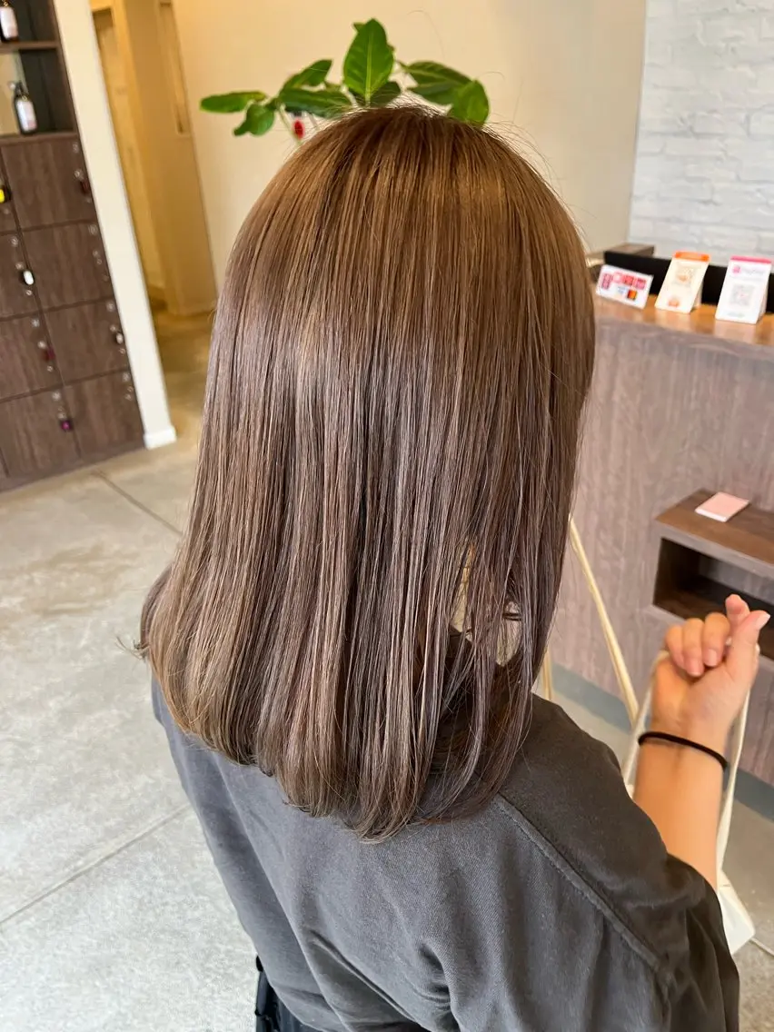 セミロング カラー 艶カラー⏳ブリーチ Natsukiのヘアスタイル