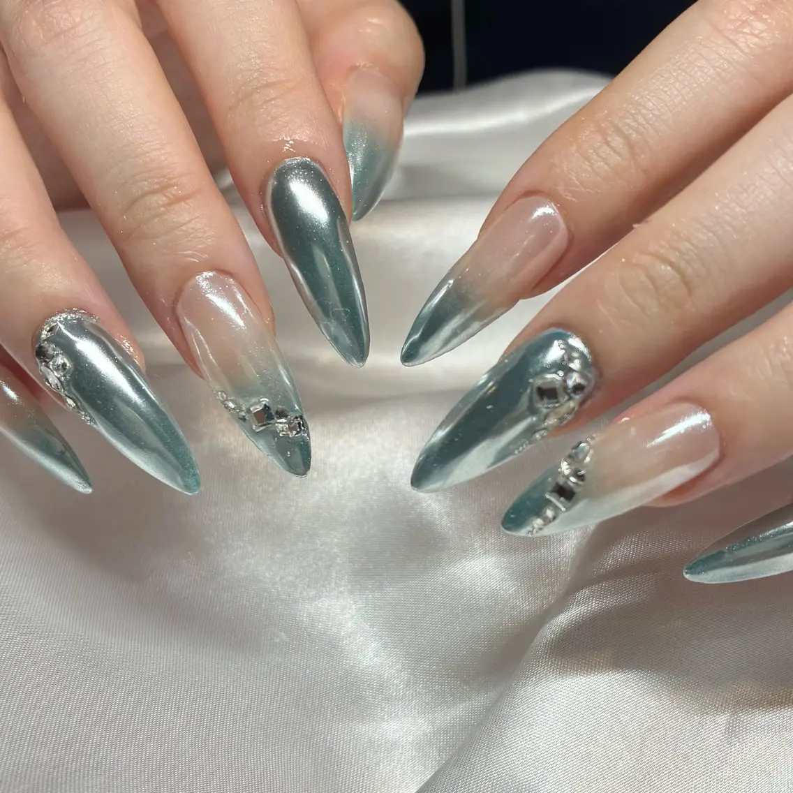 ネイル ミラーネイル ハンドネイル Nail ヌシん家 AKANEのネイルデザイン