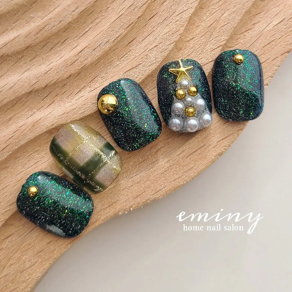 ネイル フラッシュネイル 韓国ネイル マグネットネイル 冬ネイル クリスマス ハンドネイル nail salon  eminyのネイルデザイン
