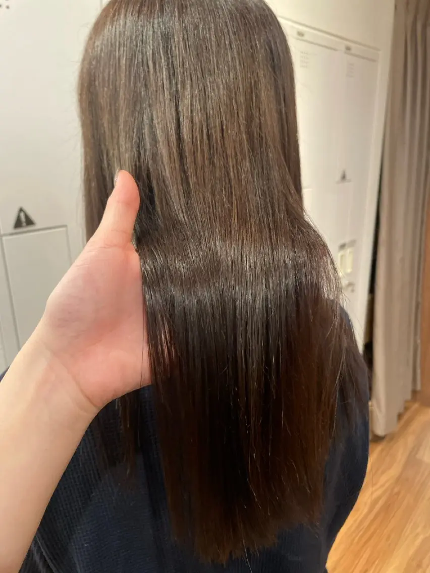 セミロング カラー オリーブカラー 木田 絢子のヘアスタイル