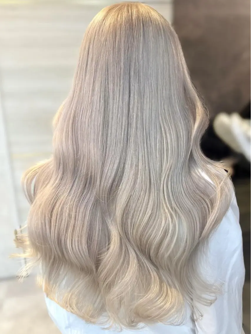 ロング カラー ヘアカラー トリートメント 🎀asumi🍓 ハイトーン🎀のヘアスタイル
