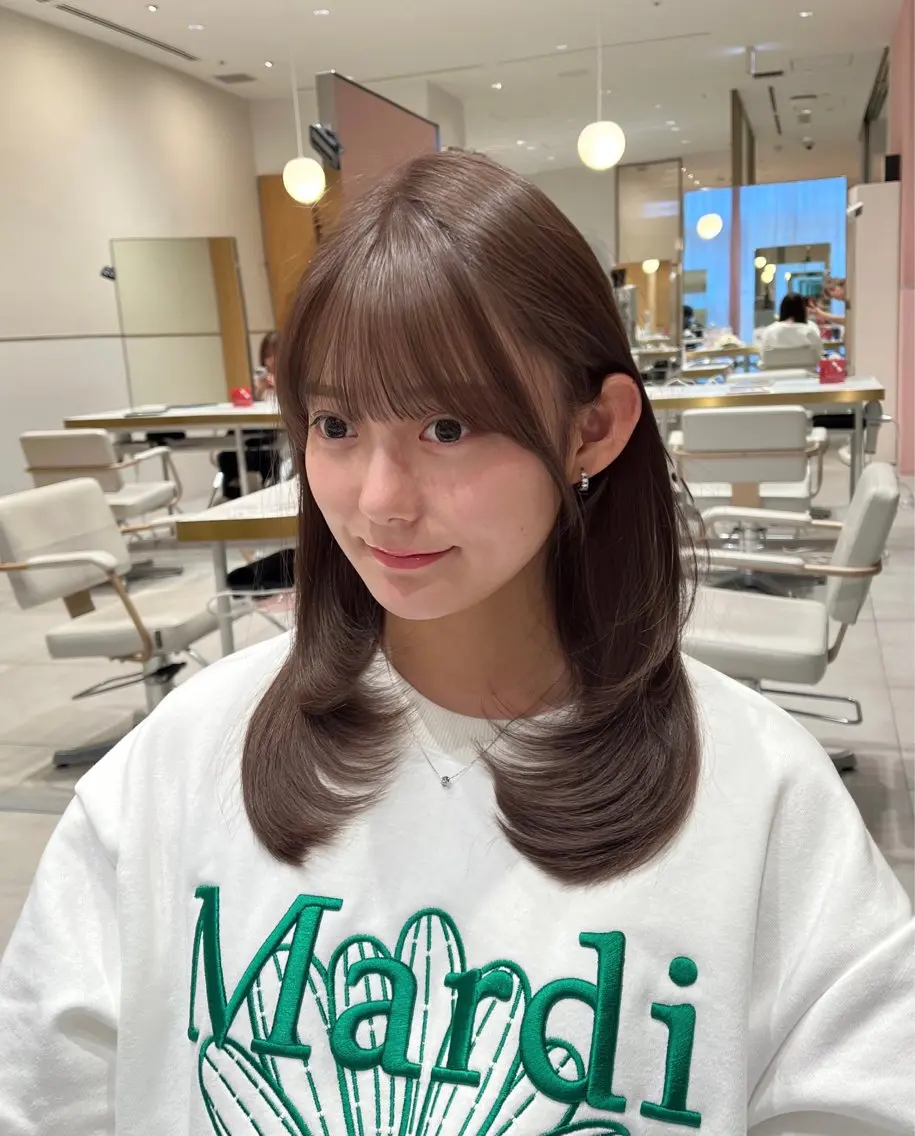 セミロング 赤み消し透明感カラー 似合わせ前髪柴田礼空のヘアスタイル