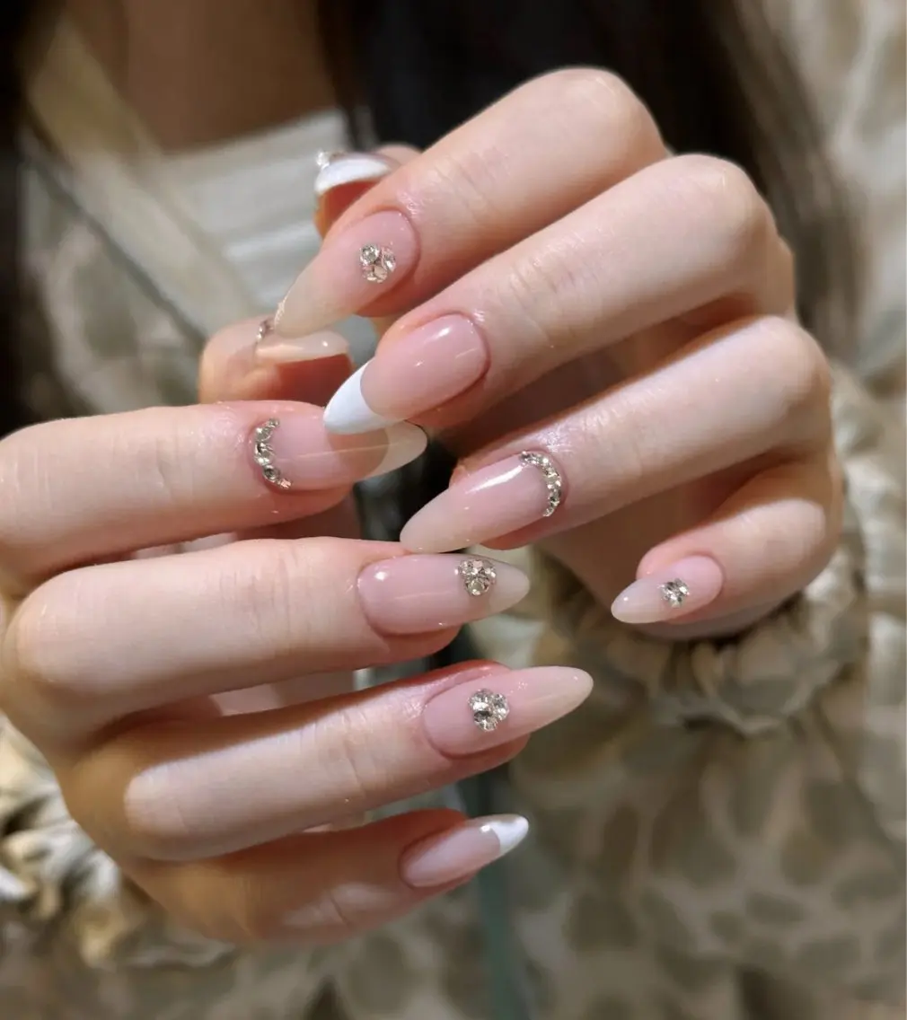 ネイル キラキラネイル マグネットネイル ミラーネイル ニュアンスネイル 春ネイル ハンドネイル Lyna 池袋のネイルデザイン